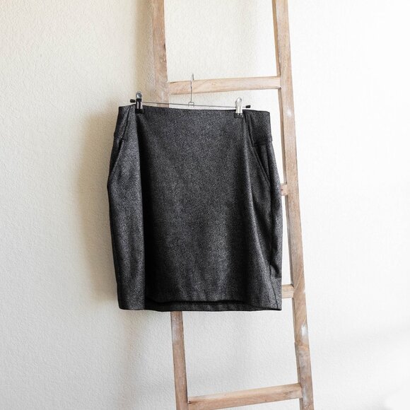 APT 9 SKIRT SZ L BLACK METALLIC MINI STRETCHY WITH POCKETS - Picture 1 of 3